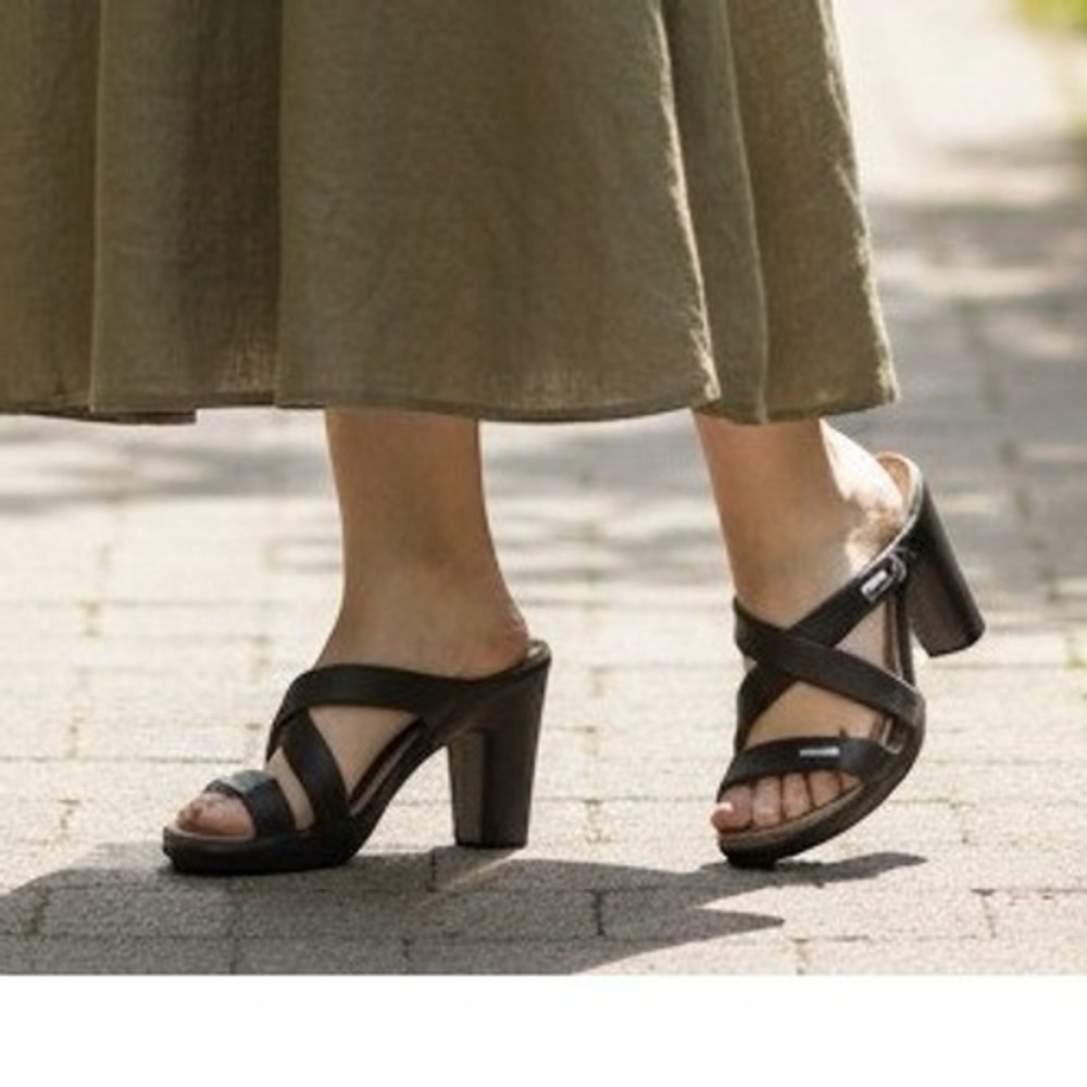 Crocs Cyprus II Espresso Brown Strappy Block Heel Sandals Womens Size 7 W7